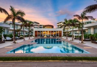 Aqua Boracay has rooms with a private hot tub