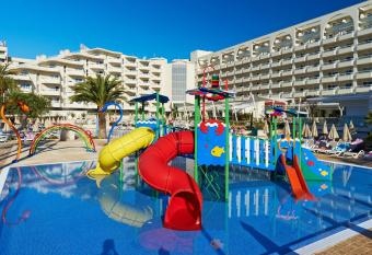 Hipotels Coma Gran allows 18 year olds to book a room