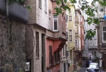 g  nl  k kiral  k daire has rooms with a private hot tub