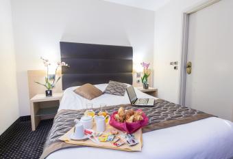 Nice Pam Hotel Fully Renovated allows 18 year olds to book a room