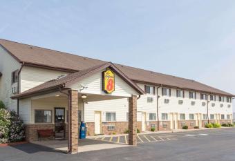 Super 8 by Wyndham Dixon allows 18 year olds to book a room