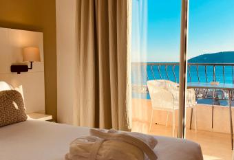 Best Western Plus La Corniche has Balcony rooms