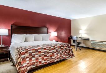 Red Roof Inn Chicago-Alsip allows 18 year olds to book a room