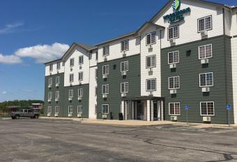 Extended Stay America Select Suites - Wichita - North has Smoking rooms