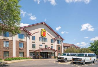 Super 8 by Wyndham Bloomington/Airport has Smoking rooms