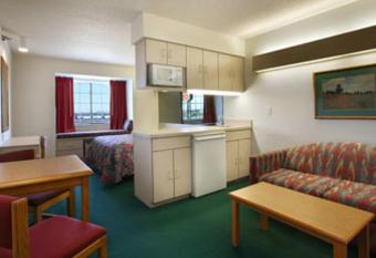 Super 8 by Wyndham Fargo Airport has rooms with a private hot tub