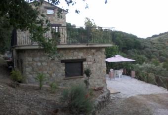 l upupa has Balcony rooms