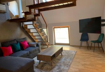 Appart LE COUCOU has Balcony rooms