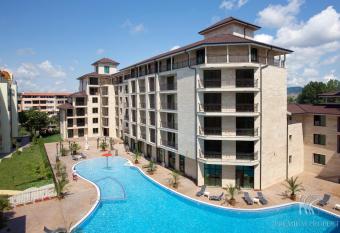 Amadeus Lux - Menada Apartments allows 18 year olds to book a room