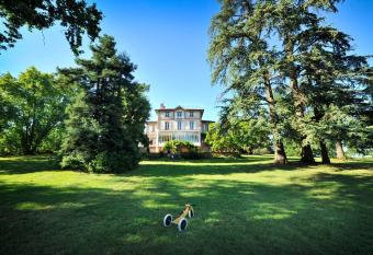 Clos Saint-Blaise has Balcony rooms