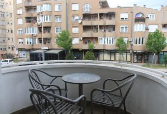 Apartman Anida has rooms with a private hot tub