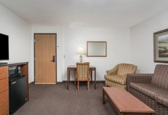 AmericInn by Wyndham Rapid City allows 18 year olds to book a room