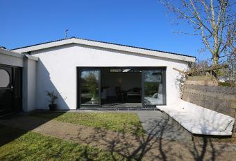Bungalow between Haarlem and Amsterdam has Balcony rooms