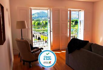 Alma Da Vila allows 18 year olds to book a room