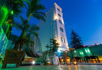 Arezzo Deluxe Suite Hotel has Smoking/Balcony rooms