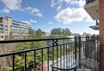 2 bed 2 bath chic condo in fabulous location near Empress! has Balcony rooms