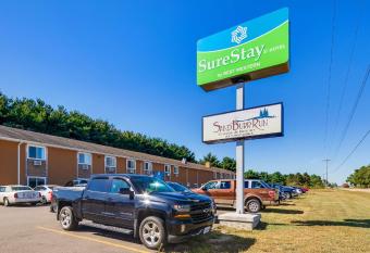 SureStay Hotel by Best Western Thomson allows 18 year olds to book a room
