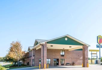 Super 8 by Wyndham Salina I-70 allows 18 year olds to book a room