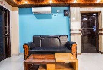 OYO Flagship Gautam Hotel allows 18 year olds to book a room