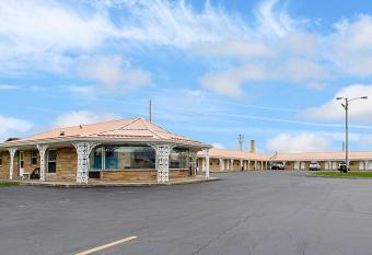 Highway Inn allows 18 year olds to book a room