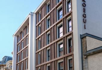 H  tel Villa KOEGUI Bayonne allows 18 year olds to book a room