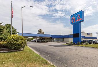Motel 6-Pekin, IL allows 18 year olds to book a room
