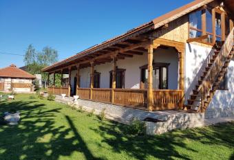 Verada Tour Guest House has Balcony rooms