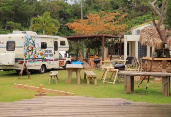 Cafe Bar & Hostel Go Me has Balcony rooms