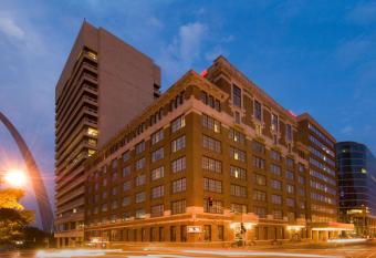 Drury Plaza Hotel St. Louis at the Arch allows 18 year olds to book a room