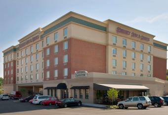 Drury Inn & Suites St. Louis Forest Park allows 18 year olds to book a room