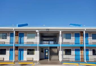 Motel 6 Branson Mo allows 18 year olds to book a room