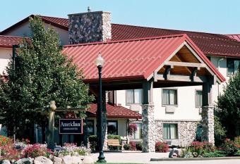 AmericInn by Wyndham Oswego has rooms with a private hot tub