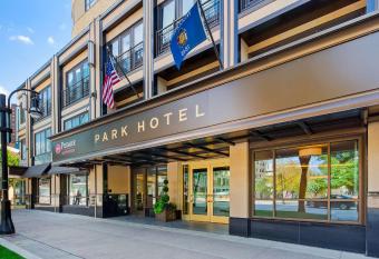 Best Western Premier Park Hotel has rooms with a private hot tub