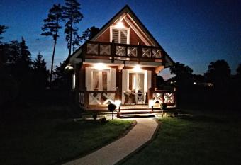 Drewniany domek nad Miedwiem allows 18 year olds to book a room