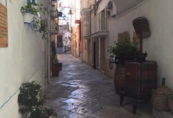 La Dimora di Enea Via Indipendenza has Balcony rooms