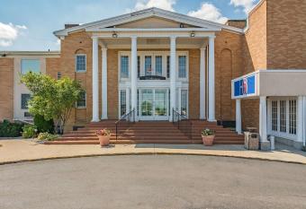 Motel 6 Grand Rapids MI - Northeast allows 18 year olds to book a room