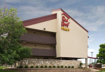 Red Roof Inn Plus+ Chicago - Naperville allows 18 year olds to book a room