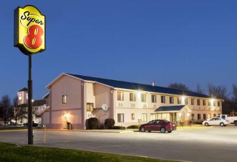 Super 8 by Wyndham Danville has Smoking rooms