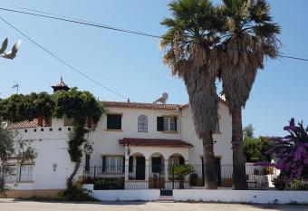 Casa do Cerrado allows 18 year olds to book a room
