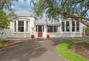 Pepper Tree Villa has Balcony rooms