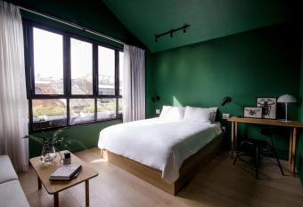 Botanist Lab Minihotel by CIRCADIAN has Balcony rooms