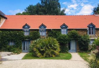 Gites de la Touche aux Pourvoirs has Balcony rooms