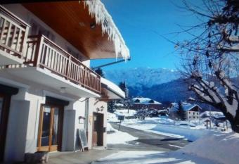 H  tel Le Beaus  jour has Balcony rooms