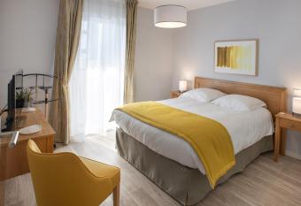 DOMITYS - Les Vergers d Eb  ne allows 18 year olds to book a room