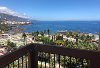 Magnificent studio with a terrace overlooking the sea! has Balcony rooms