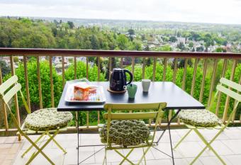 2 Pieces proche Beauval et Ch  teaux has Balcony rooms