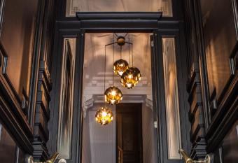 B in Antwerp allows 18 year olds to book a room