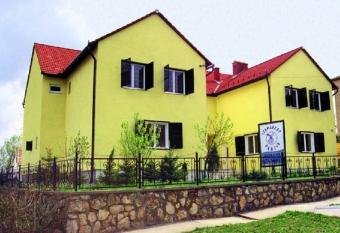 Szam  rk  t Panzi   allows 18 year olds to book a room