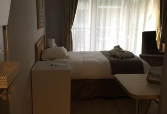 R  sidence Services Seniors Domitys - Les Safrans has Balcony rooms