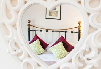 Rooms by Maes y mor Town Centre allows 18 year olds to book a room